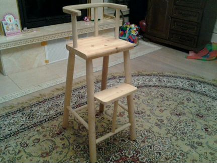 Детская деревянная мебель,столы и стульчики.полки