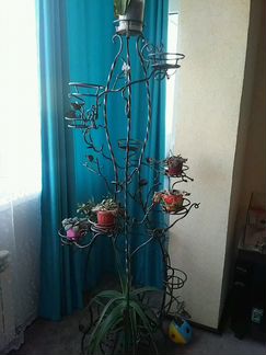 Подставка под цветы Кованая