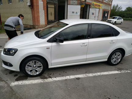 Volkswagen Polo 1.6 AT, 2014, седан, битый