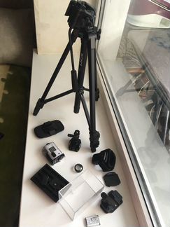 Цифровая видеокамера со штативом