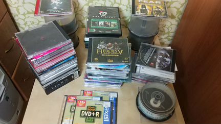 Набор CD/DVD дисков/упаковок. Фильмы, игры, музыка