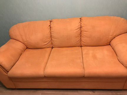Персиковый диван