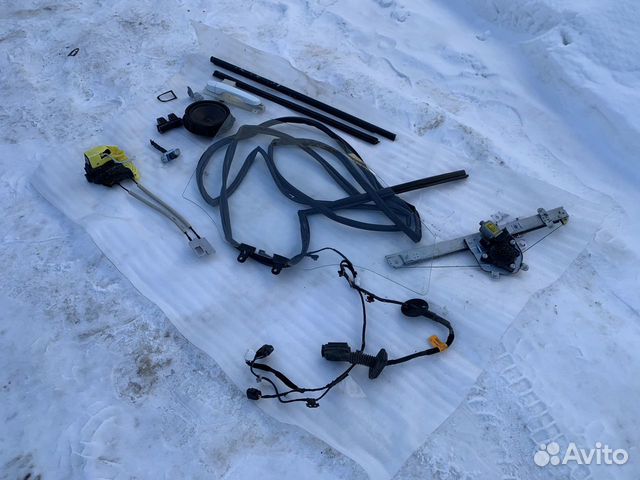 Комплектующие передней правой двери Hyundai Creta