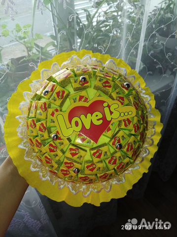 Букет из жевательной резинки Love is. Торт из слад