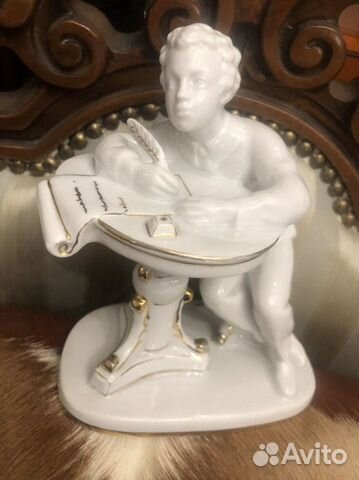 Статуэтка ‘Юный А. Пушкин за столом’