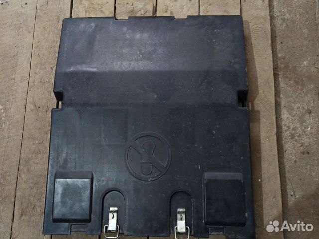 Крышка ящика акб