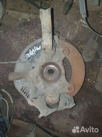 Тойота аурис E150 кулак поворотный левый