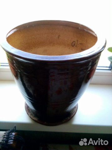 Большой цветочный горшок