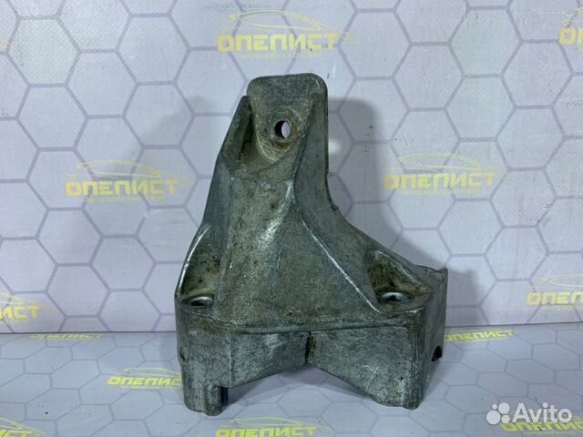 Кронштейн двигателя передний правый Opel Vectra B