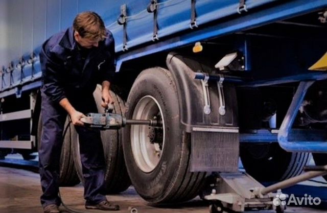 Шиномонтажник грузовых шин