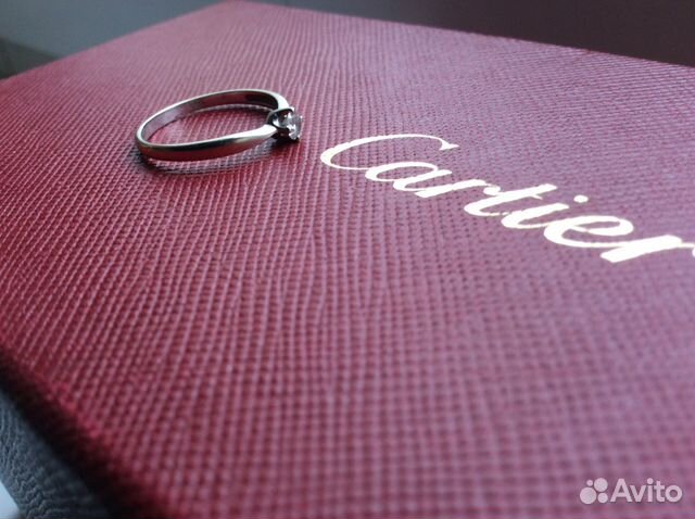 Кольцо из белого золота с бриллиантом