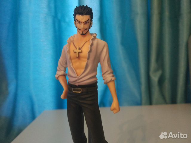 One Piece: Dracule Mihawk Bandai Figure