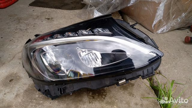Фара правая дефект на mercedes w205 Фара правая дефект на mercedes w205