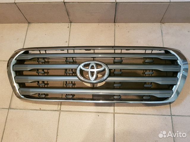 Лэнд Круизер 200, решетка радиатора с эмблемой Лэнд Круизер 200, решетка радиатора с эмблемой