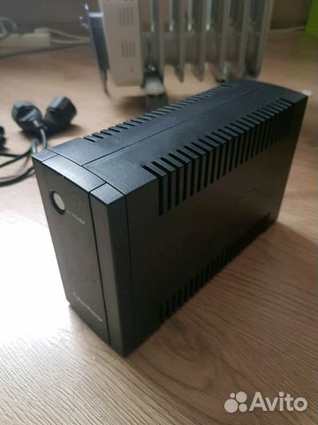 Источник бесперебойного питания CyberPower UT650EI