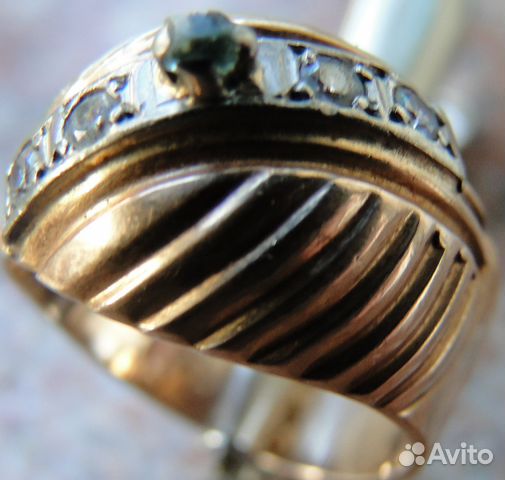 Перстень золотой с александритом Перстень золотой с александритом