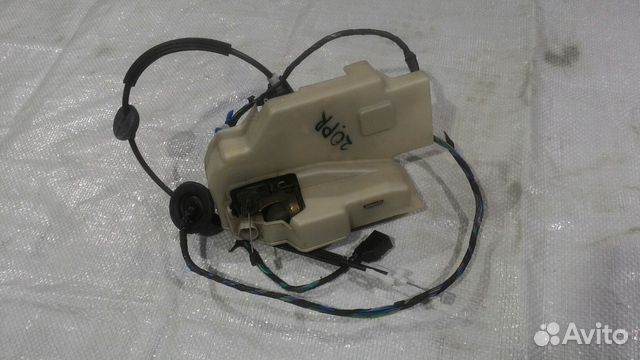 Замок двери передний правый Porsche 955 Touareg