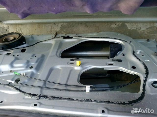 Дверь передняя левая Авенсис Тойота голая