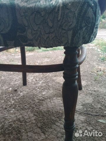 Старинные стулья седушки на пружинах очень удобные
