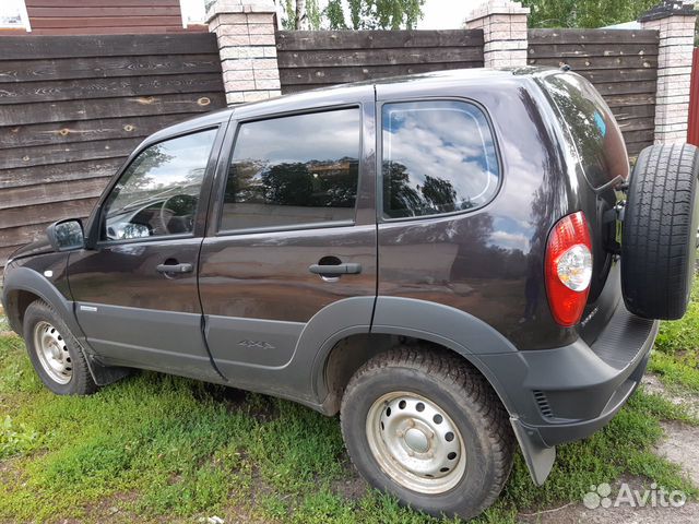 Нива шевроле авито липецкая область. ВАЗ 2123 Нива Шевроле. Chevrolet Niva 2123 1.7 МТ Luxe. Нива 2123 зеленая. Нива 2123 1993.