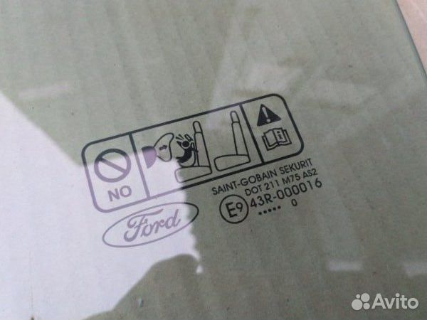 Стекло переднее левое Ford Focus 2 2010 Стекло переднее левое Ford Focus 2 2010