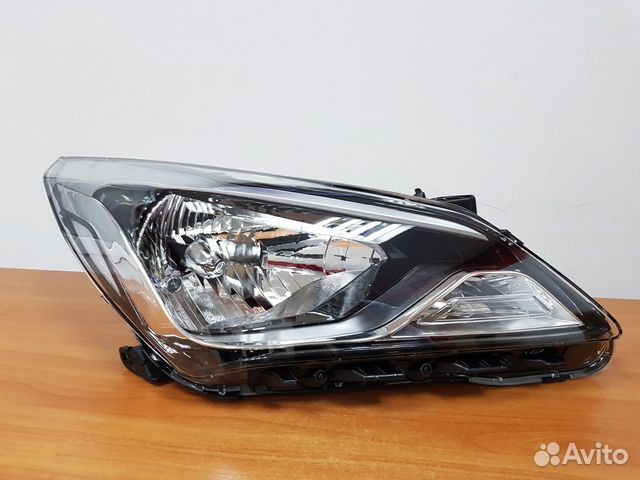 Фара правая Hyundai Solaris с 2014 по 2017 год