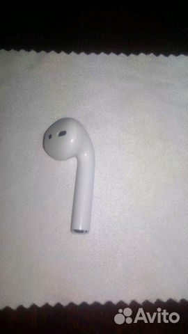 Правый наушник airpods