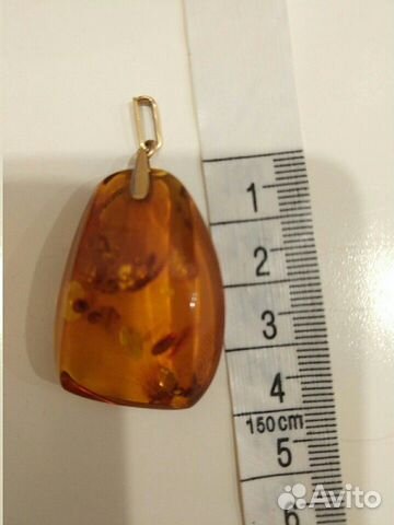 Золотой кулон с янтарем
