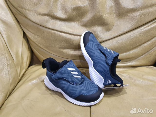 Кроссовки Adidas новые детские 27 р Кроссовки Adidas новые детские 27 р