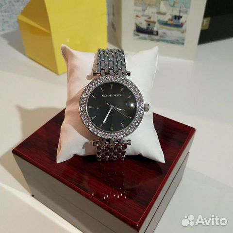 Часы новые со стразами M.ichael Kor.s