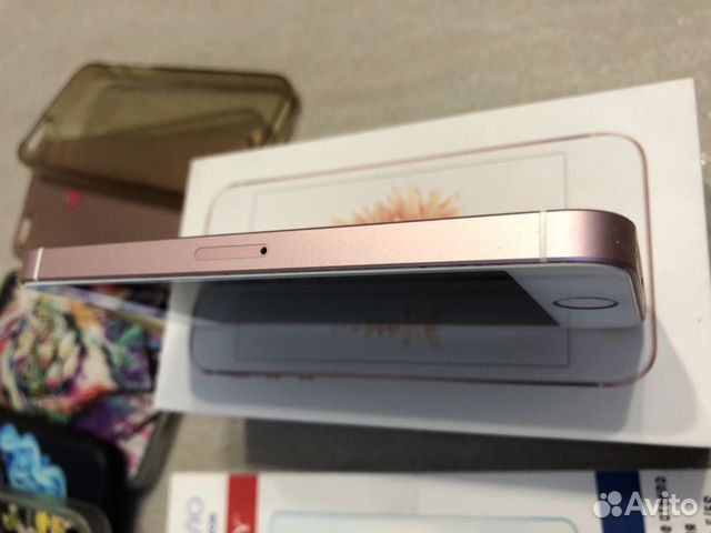 Телефон iPhone SE