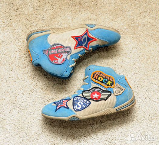 Кроссовки с нашивками, женские или на подростка Кроссовки с нашивками, женские или на подростка