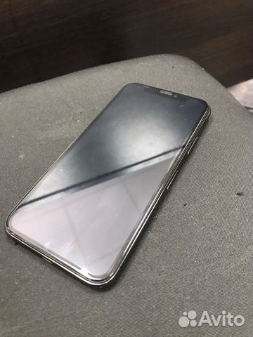 Телефон iPhone X 64GB