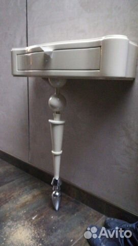 Столик консоль