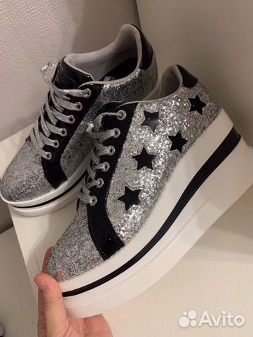Сникеры на танкетке guess