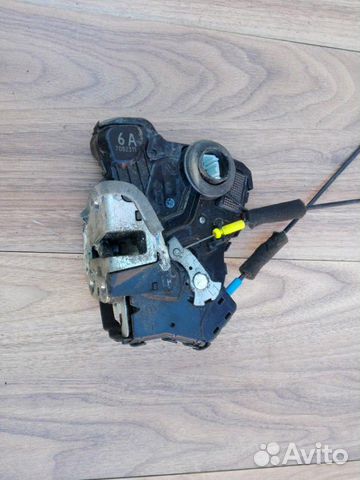 Замок двери левый передний Toyota Corolla