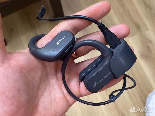 Беспроводной водонепроницаемый плеер Sony Walkman Беспроводной водонепроницаемый плеер Sony Walkman