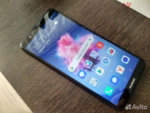 Телефон Huawei P smart с NFC Телефон Huawei P smart с NFC