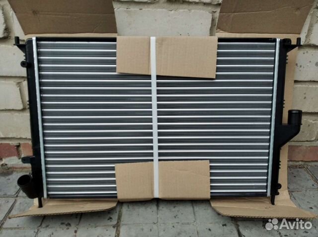 Радиатор охлаждения Renault Logan 07- 8200735039