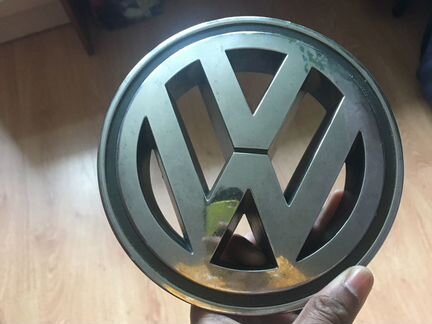 Значок на Фольсваген туарег
