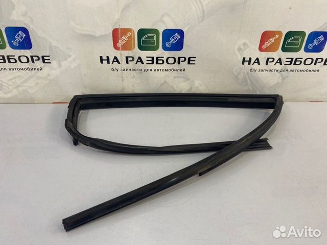 Уплотнительная резинка стекла двери задняя правая