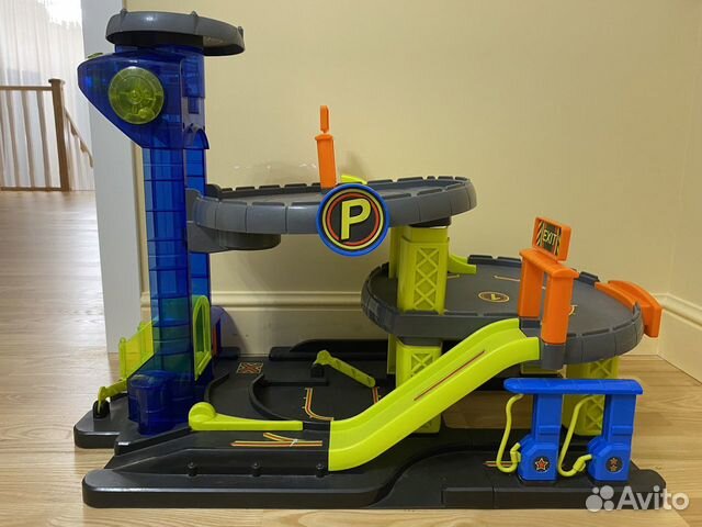 Большая парковке elc