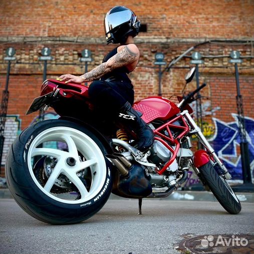 Электромотоцикл Ducati Monster