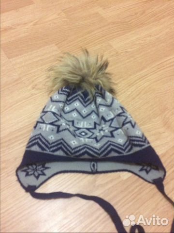 Шапка с помпоном из натурального меха