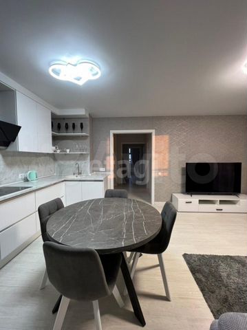 4-к. квартира, 90 м², 12/17 эт.