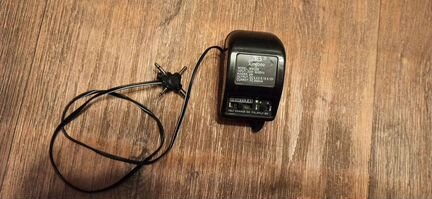 Зарядник универсальный