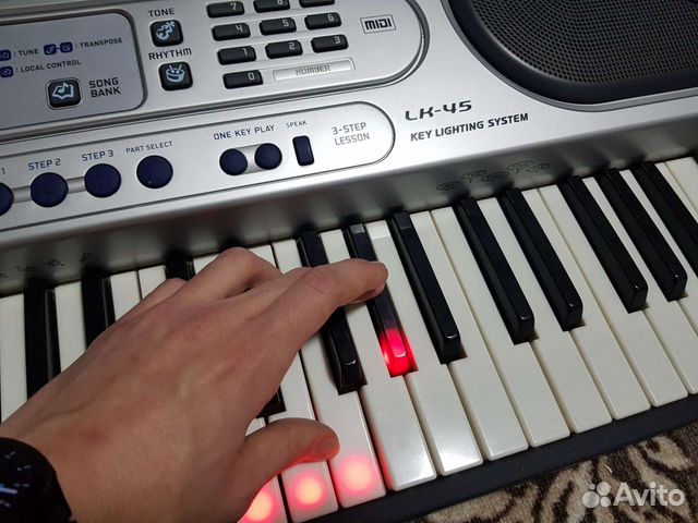 Casio lk-45 с обучением (светящиеся клавиши)