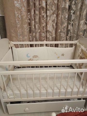 Детская кровать с маятником и ящиком