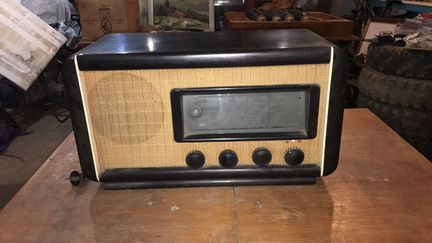 Радиоприёмник сетевой ламповый Punane-RET VV-661