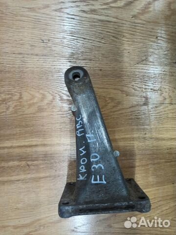 Кронштейн двигателя правый BMW E30